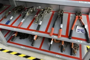 解锁RFID工具管理的核心组件：标签、读写器与软件平台